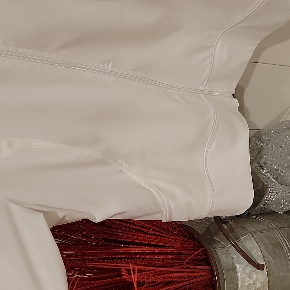 White activewear jacket - Picture 5 of 6